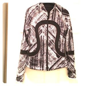 Find your bliss Reversible Lulu jacket. Size 6